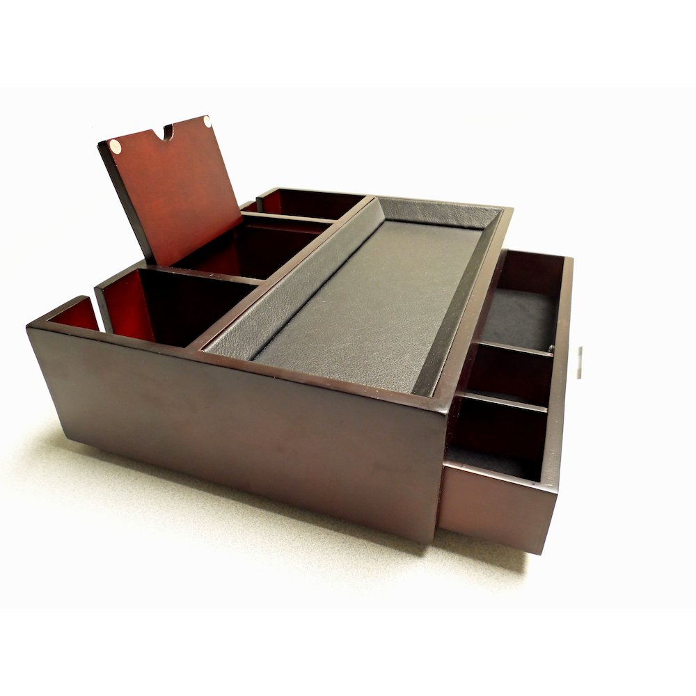 Dresser Valet. Picture 15