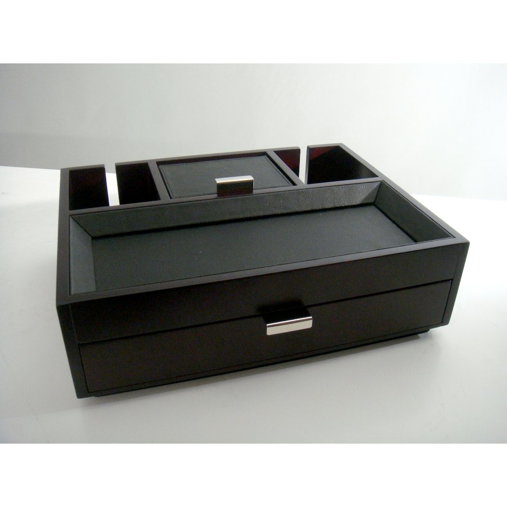 Dresser Valet. Picture 1
