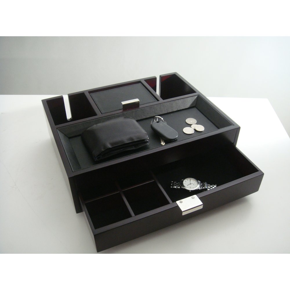 Dresser Valet. Picture 6