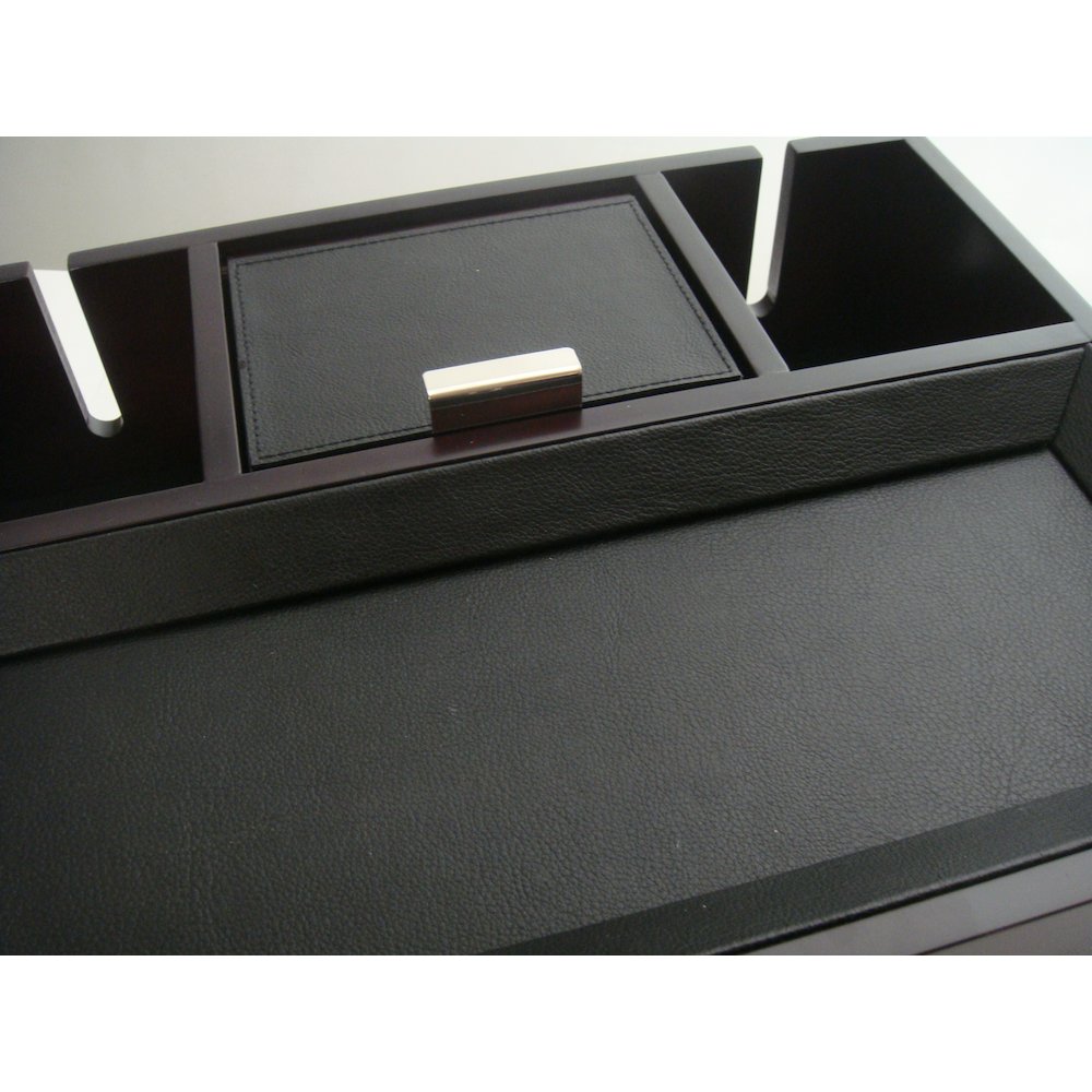 Dresser Valet. Picture 8