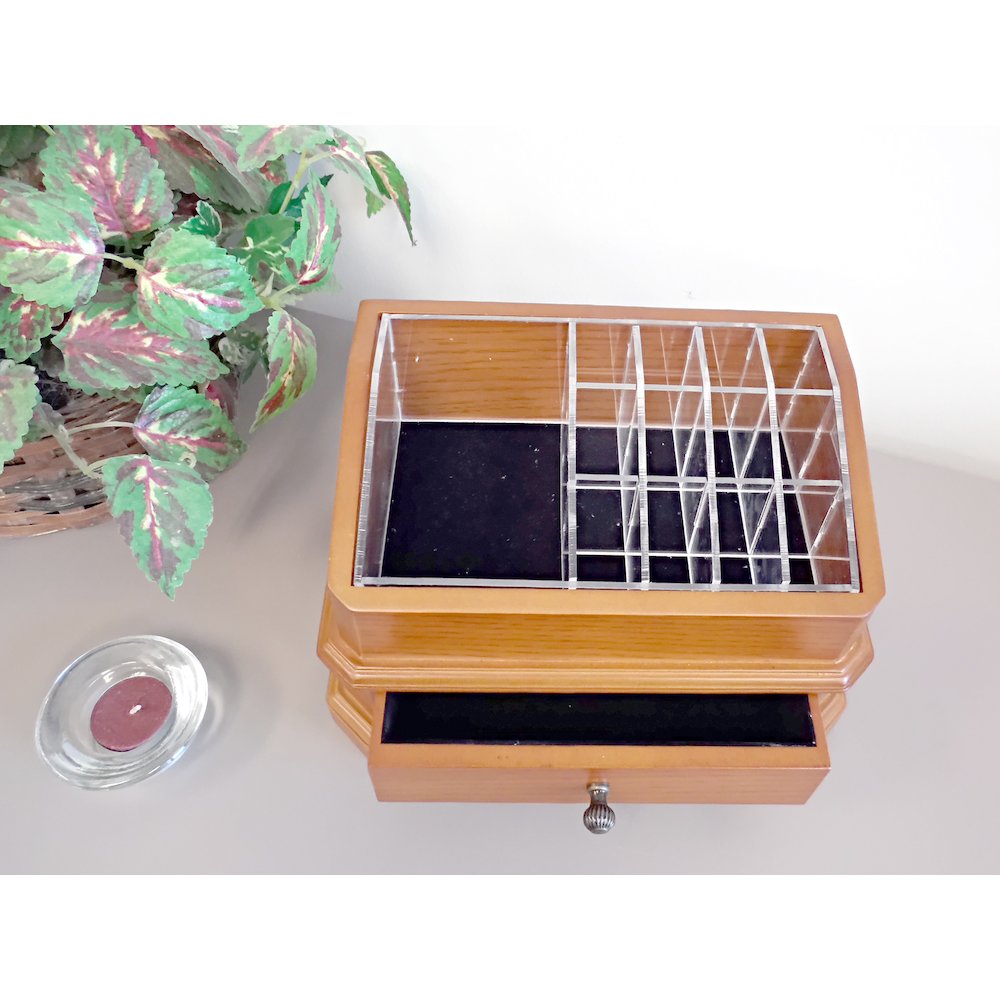 Cosmetic Organizer. Picture 4
