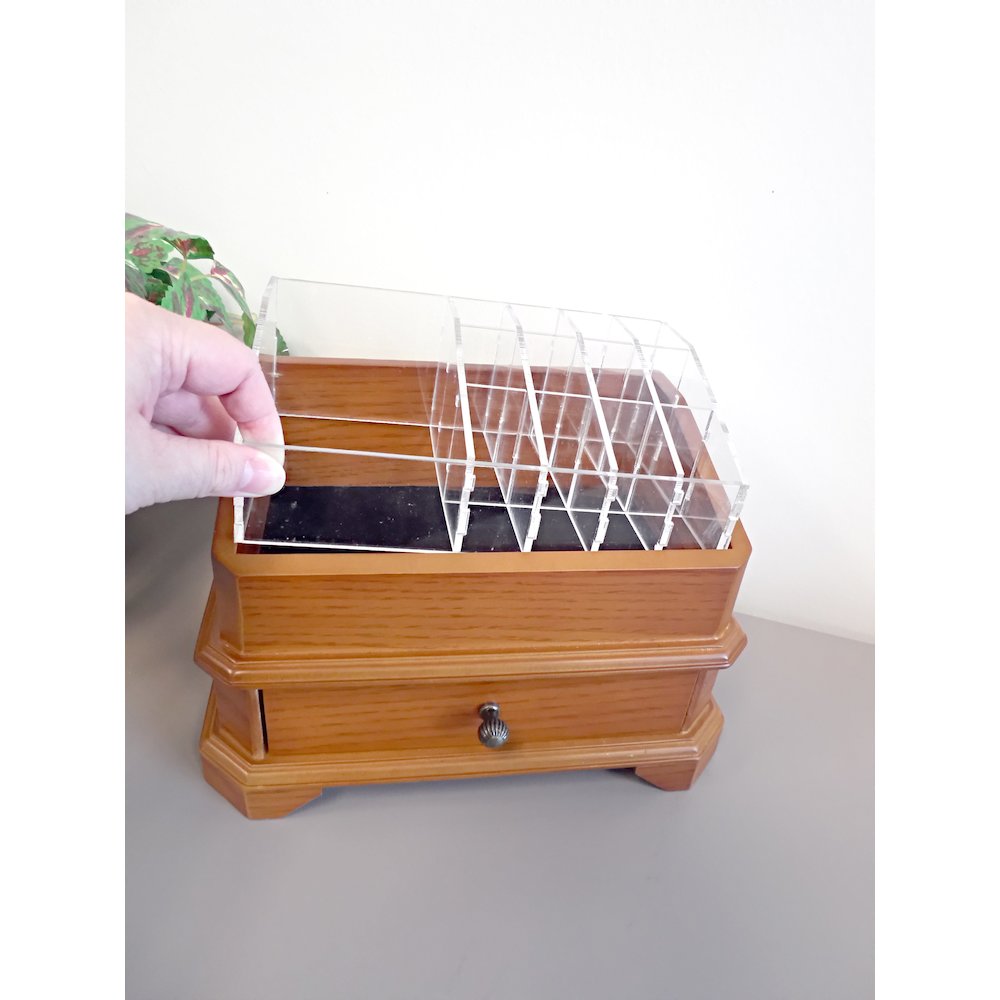 Cosmetic Organizer. Picture 3
