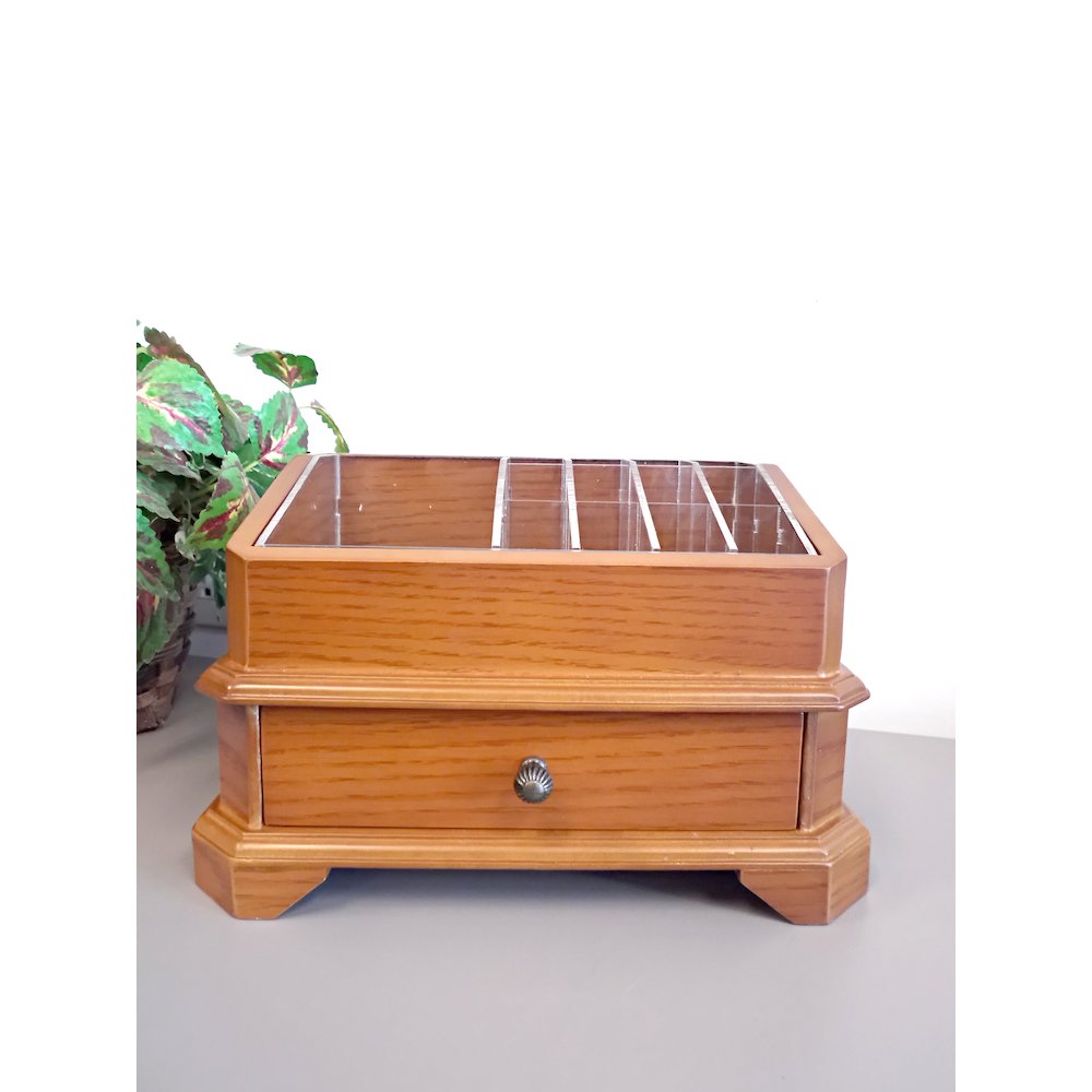 Cosmetic Organizer. Picture 8