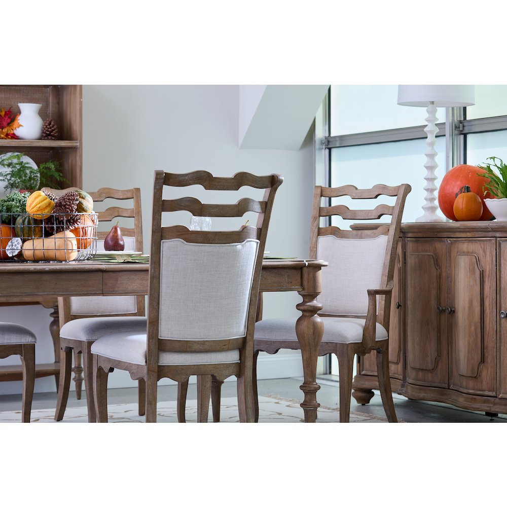Weston Hills 4 Door Buffet. Picture 11