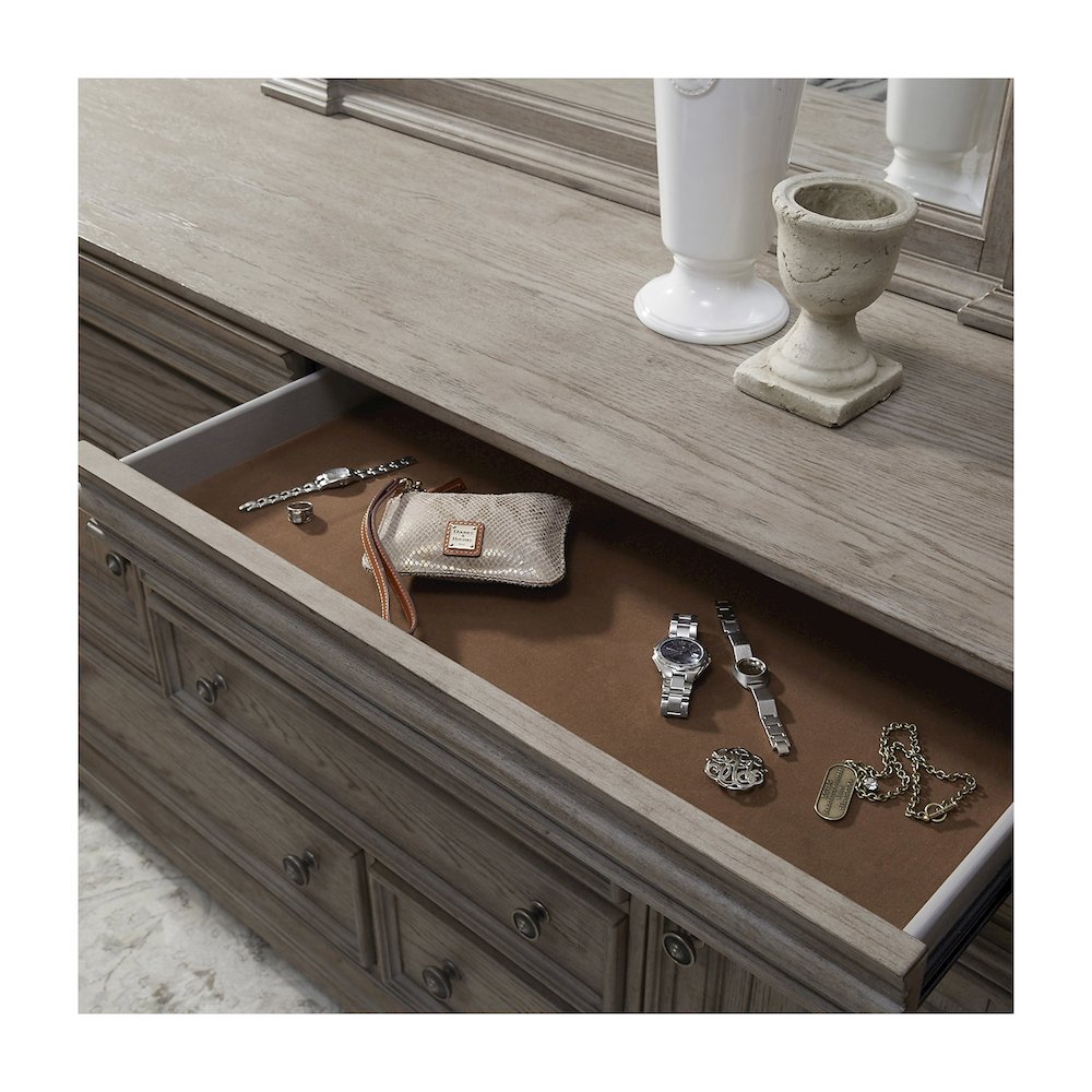Kingsbury Dresser and Mirror. Picture 5