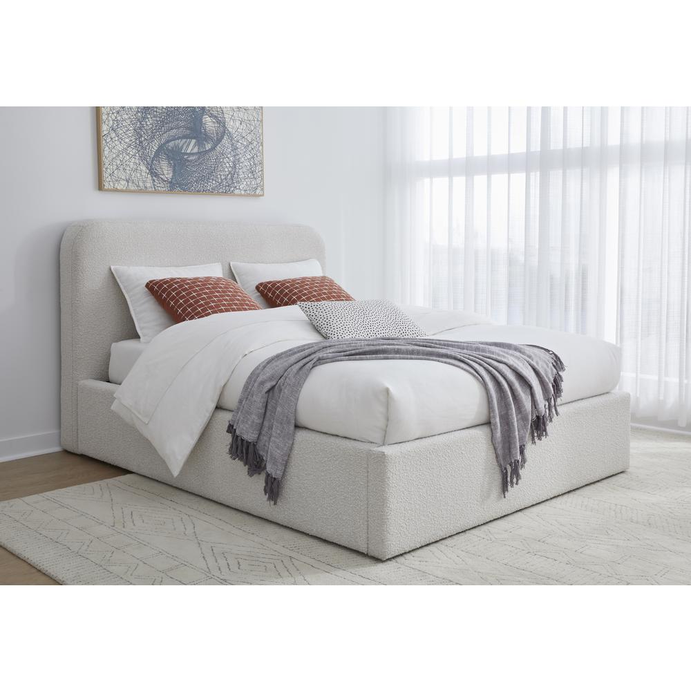 Off-White Upholstered Platform Bed in Ricotta Boucle. Picture 3