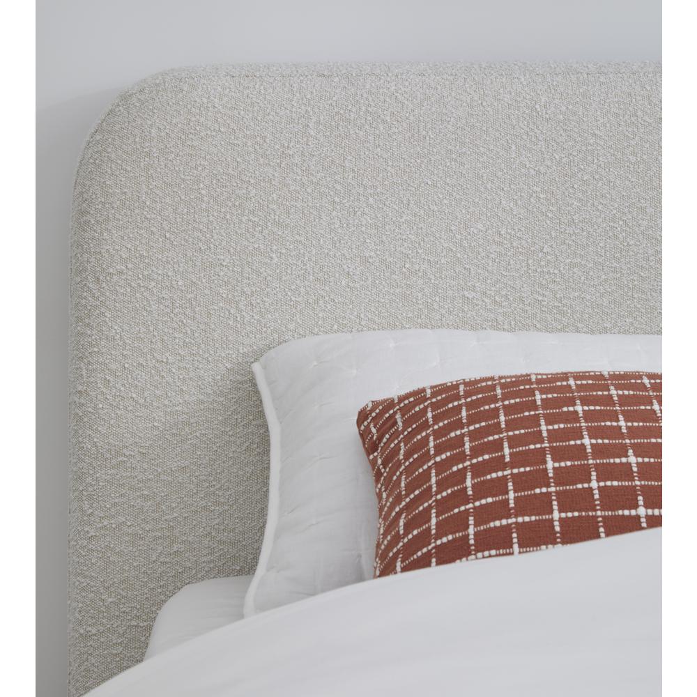 Off-White Upholstered Platform Bed in Ricotta Boucle. Picture 4