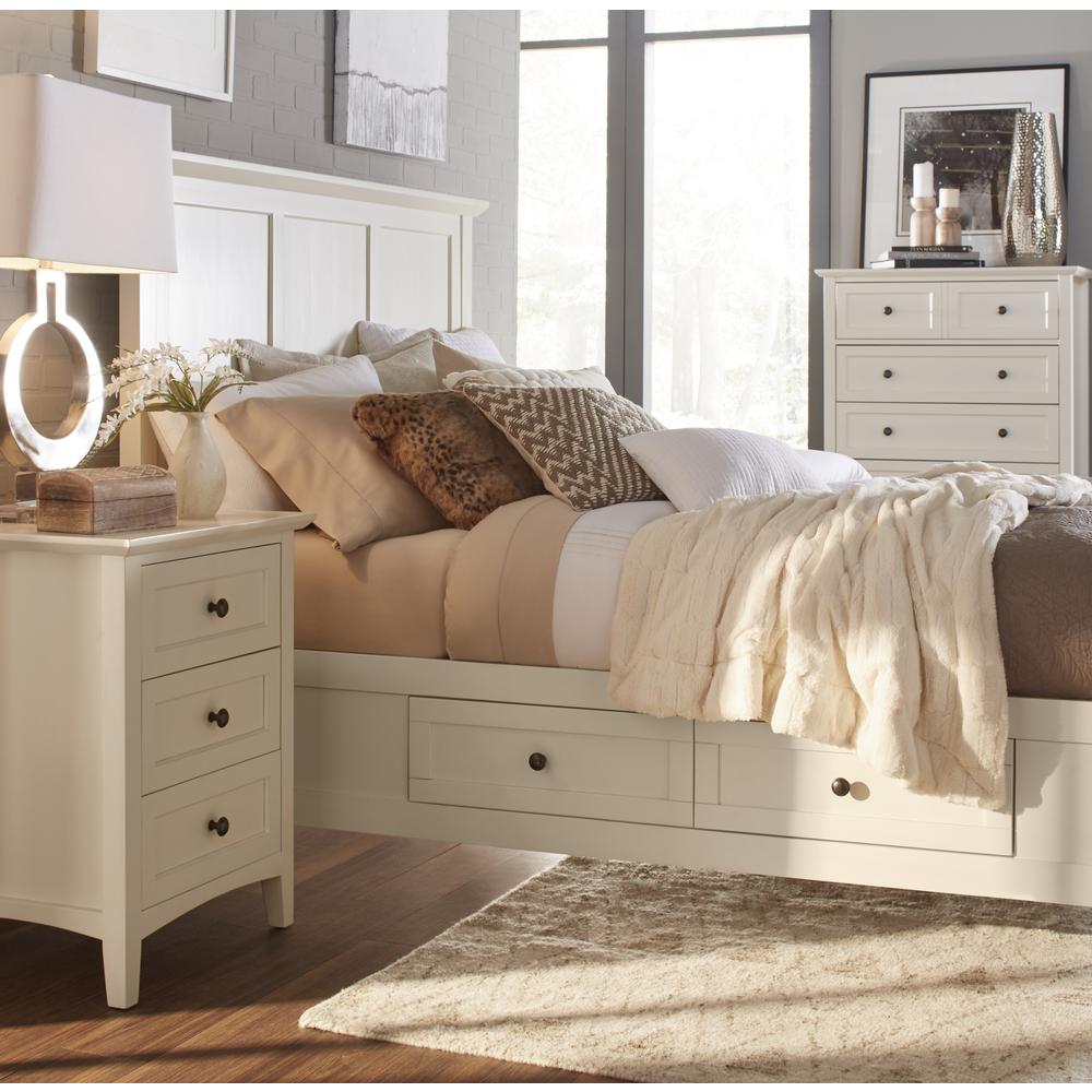 Paragon Three Drawer Nightstand in White. Picture 3