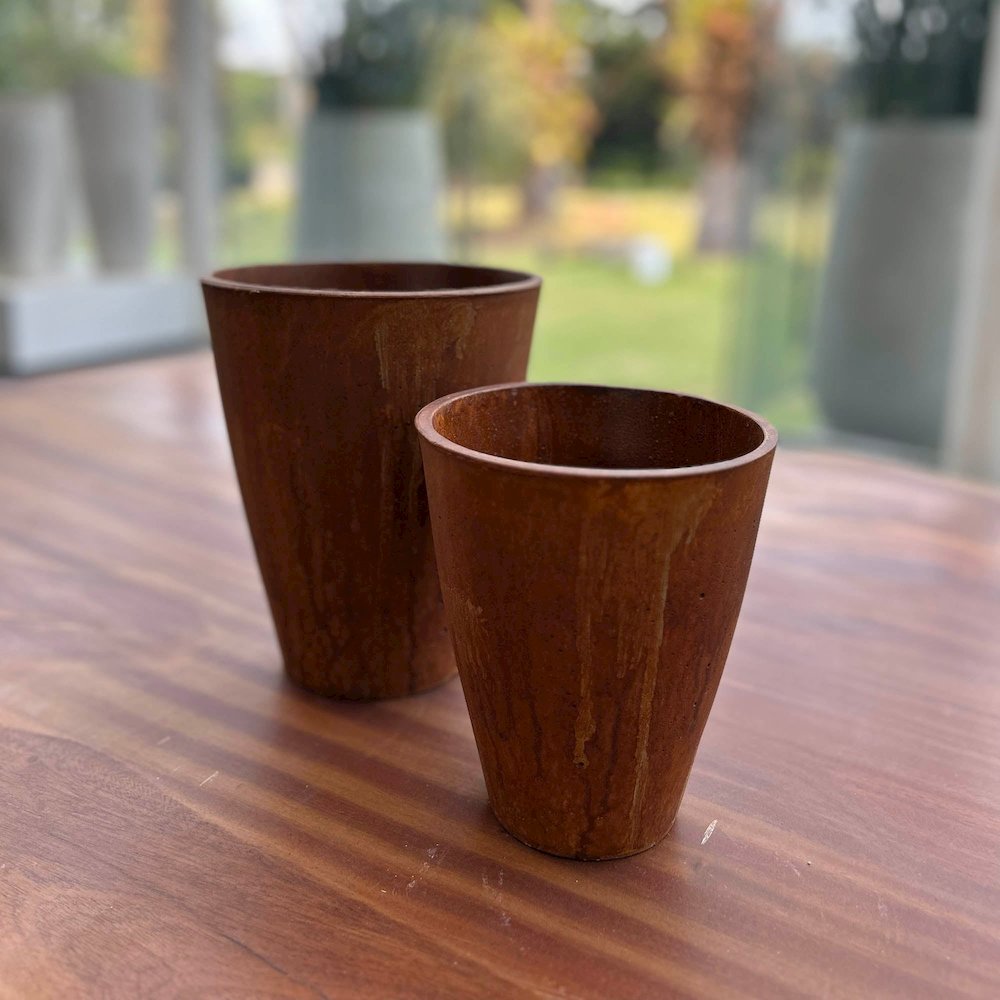 Rustic Medium Vase - Corten. Picture 3
