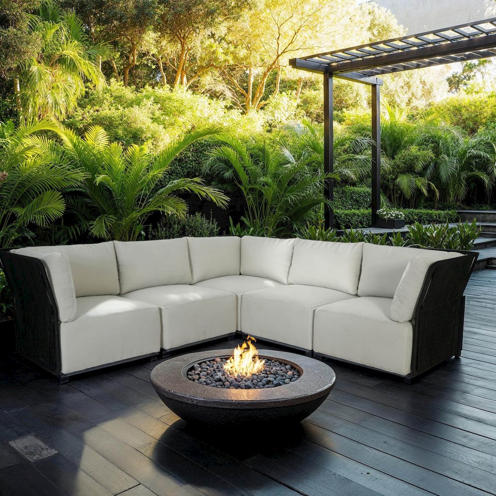 Naples Outdoor - Corner. Picture 5