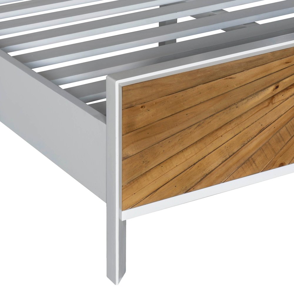 Casablanca Queen Bed. Picture 9