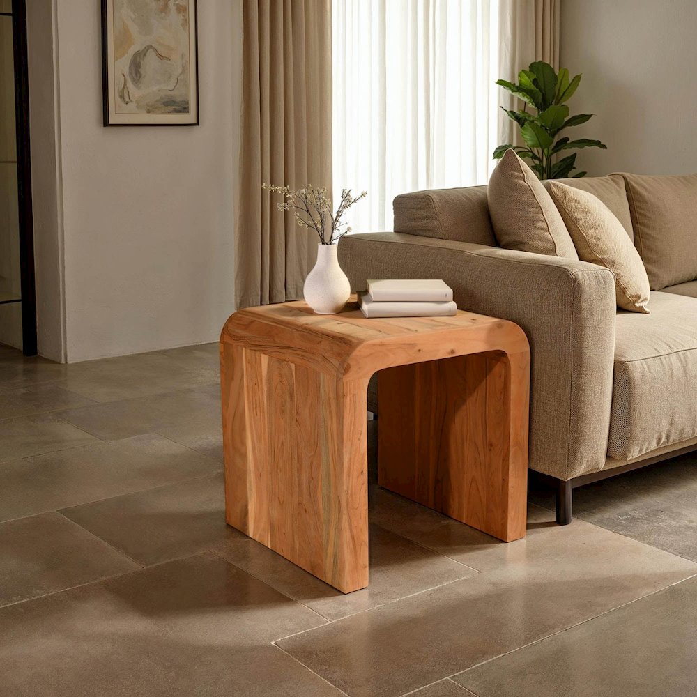 Form Curve Side Table. Picture 6