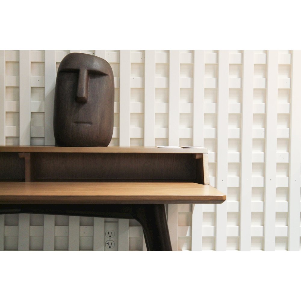 Patio Moai Statue. Picture 4
