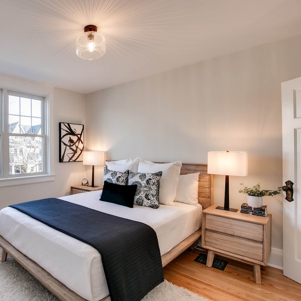 Gia Queen Bed - Light Driftwood. Picture 16