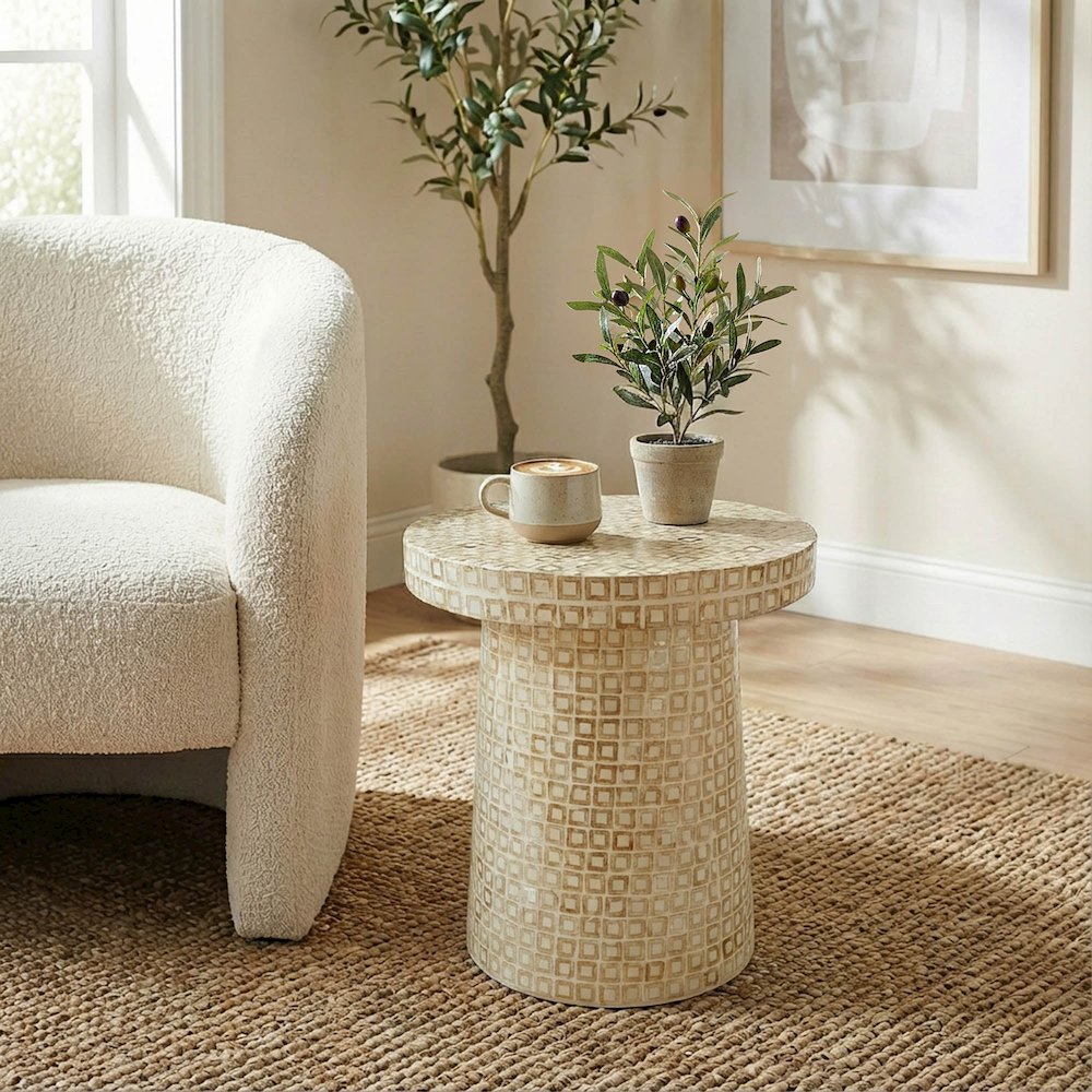 Waterlily Side Table. Picture 2