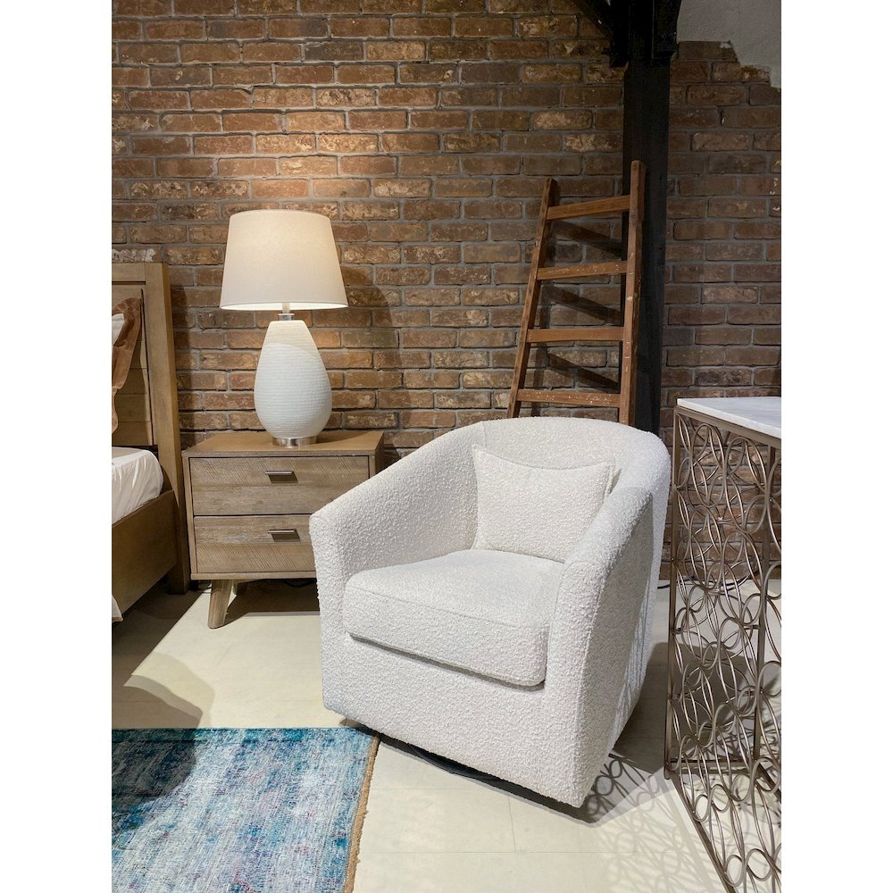 Carmen Club Chair - Boucle Cream. Picture 6