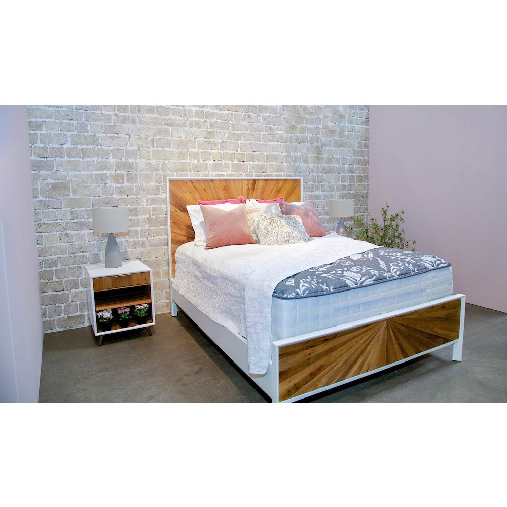 Casablanca King Bed. Picture 10