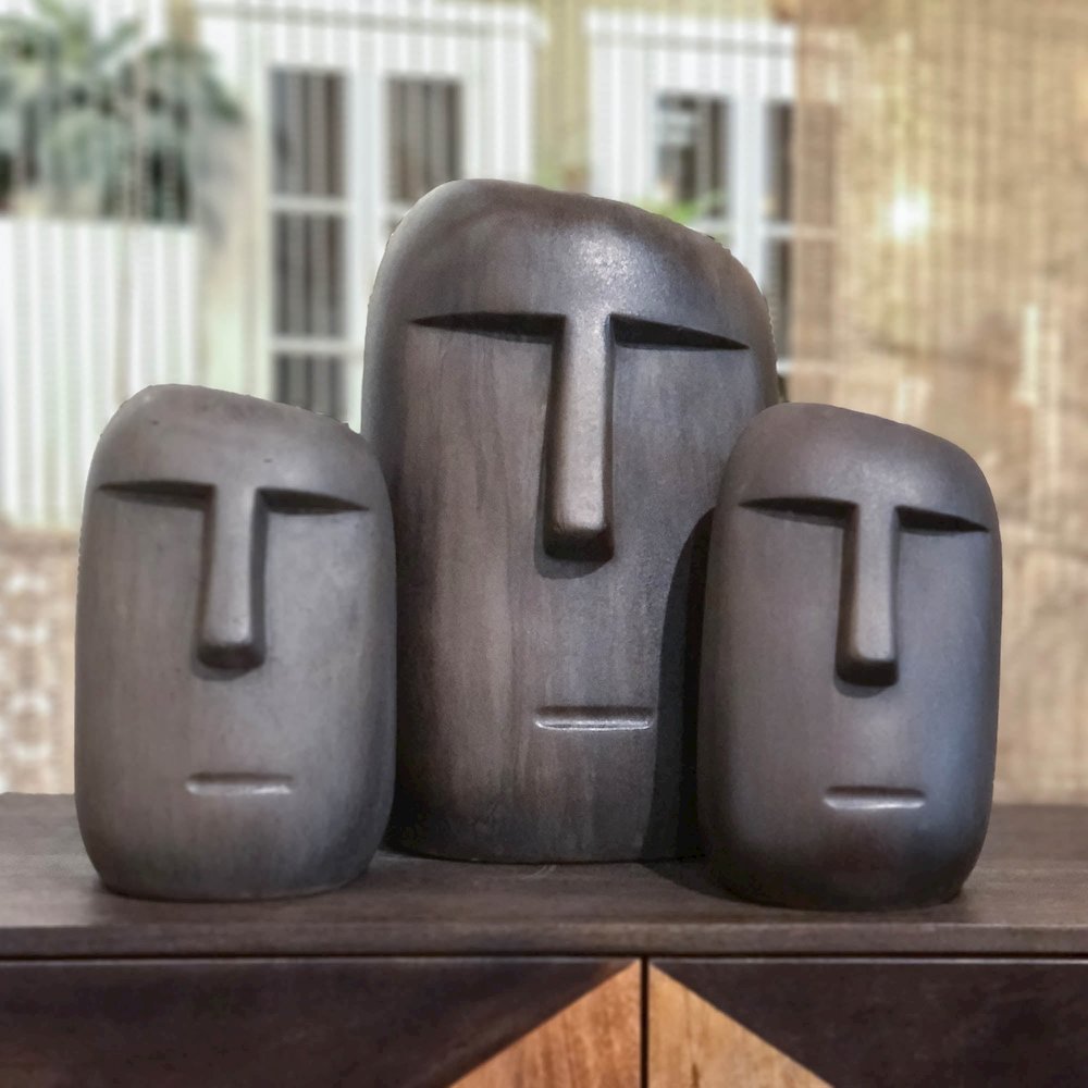 Patio Moai Statue. Picture 5