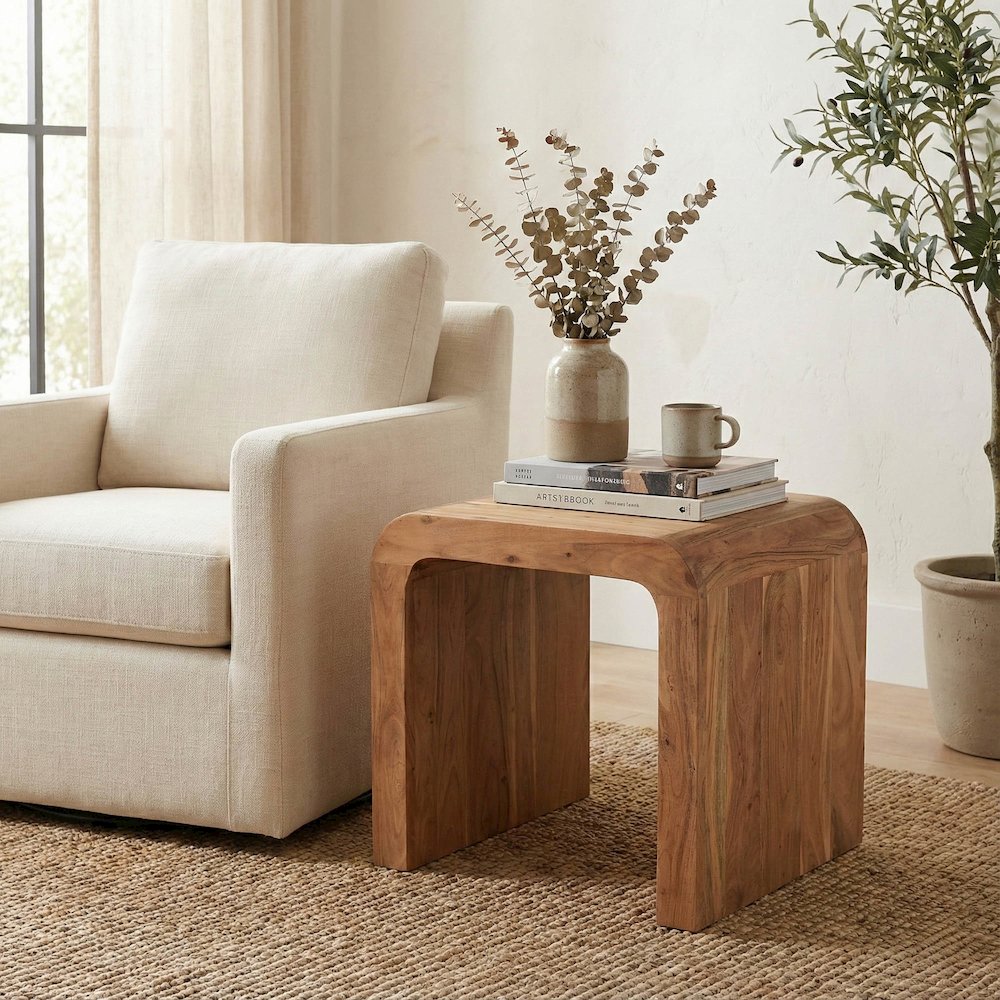 Form Curve Side Table. Picture 2