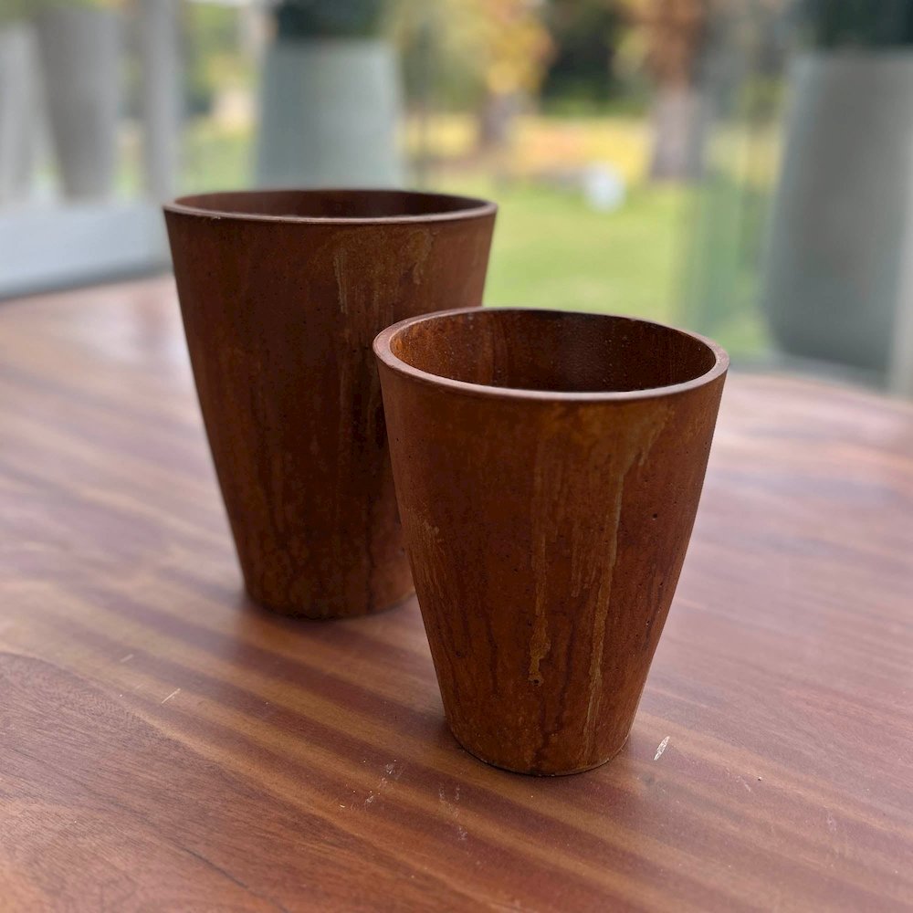 Rustic Small Vase - Corten. Picture 3