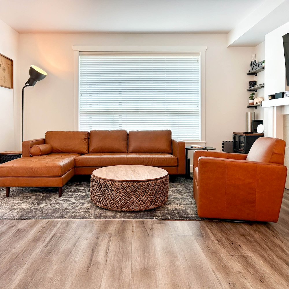 Cooper Swivel Club Chair - Cognac. Picture 7