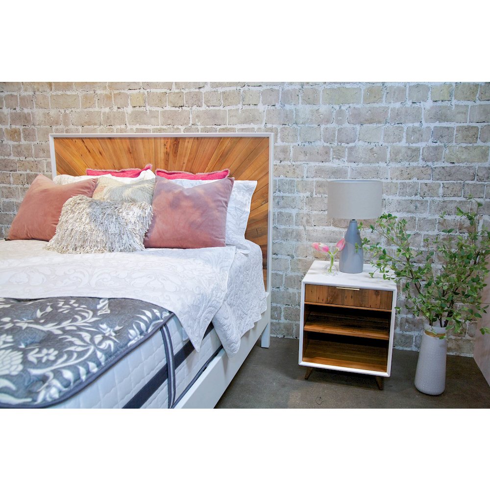 Casablanca King Bed. Picture 11