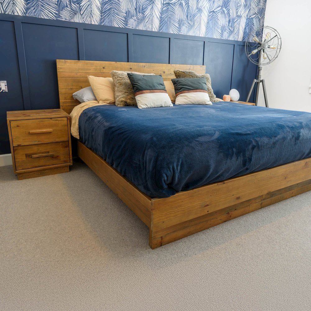Nevada King Bed - Dark Driftwood. Picture 2