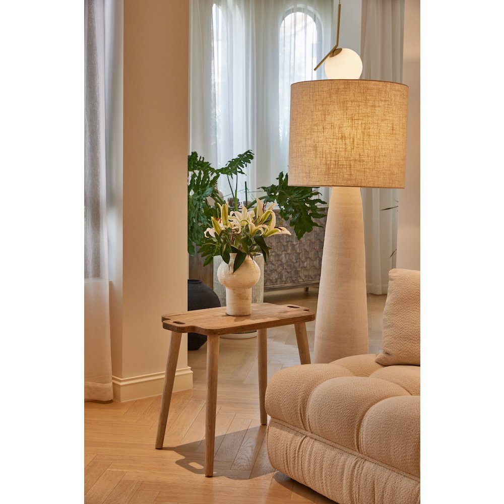 Juliet Side Table. Picture 2