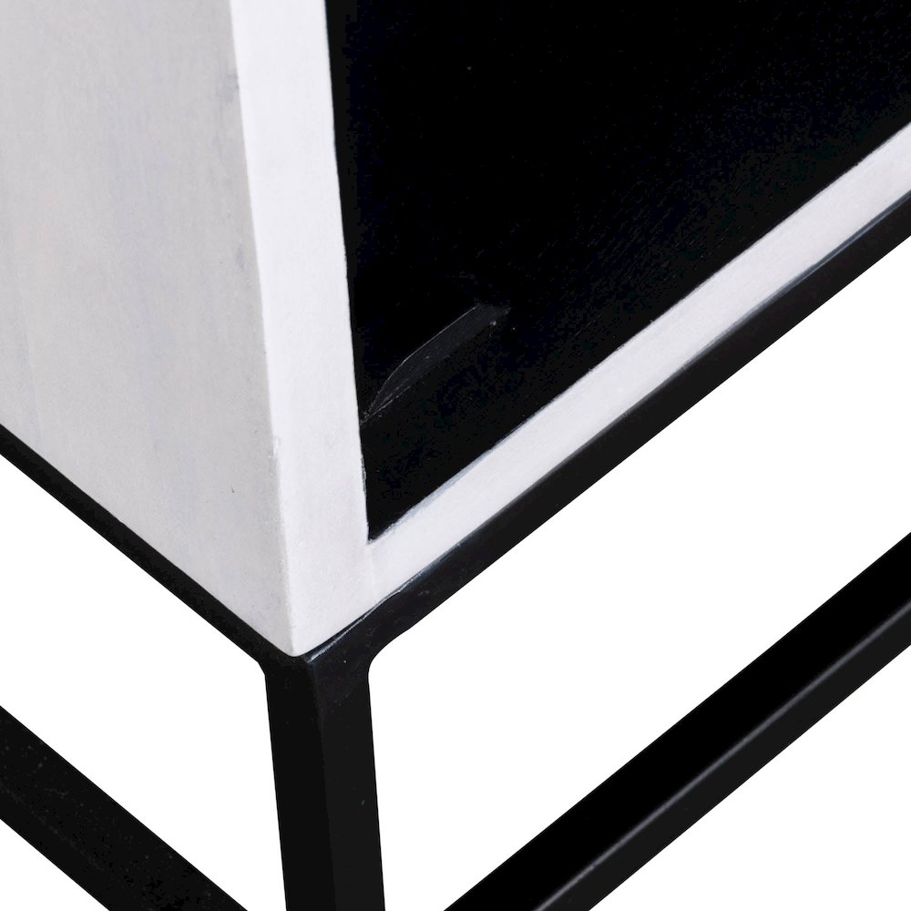 Caged Side Table. Picture 5
