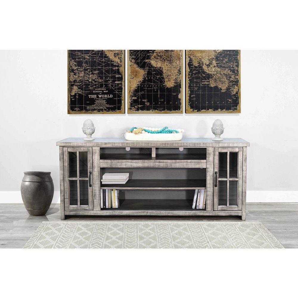 Media Console. Picture 2