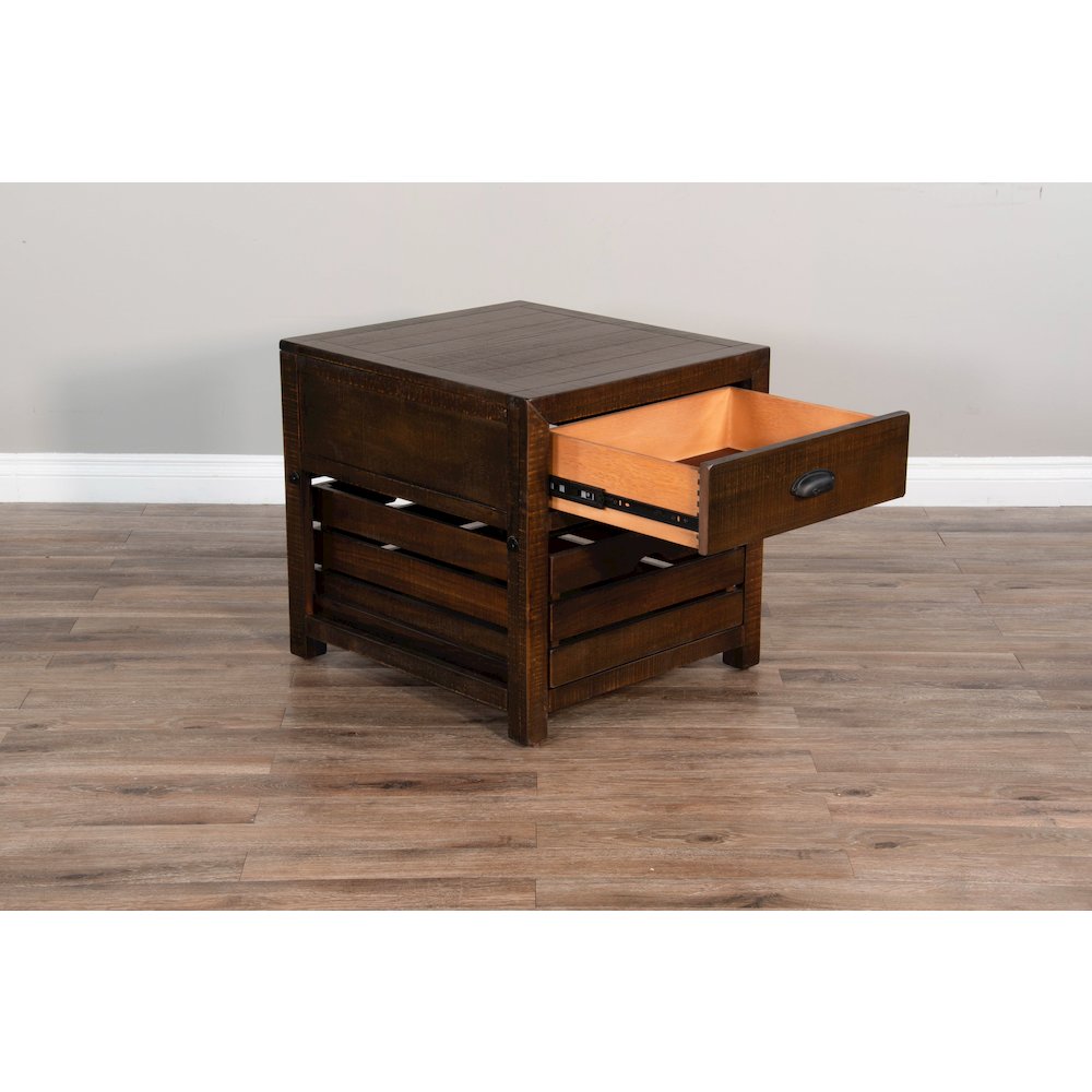 Homestead End Table. Picture 3