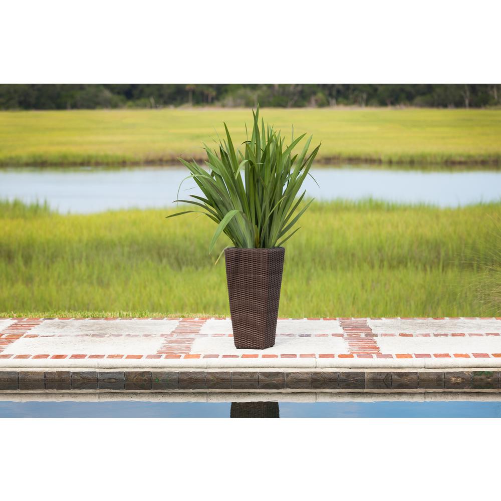 Alto 2-Piece Wicker Planter Set. Picture 3