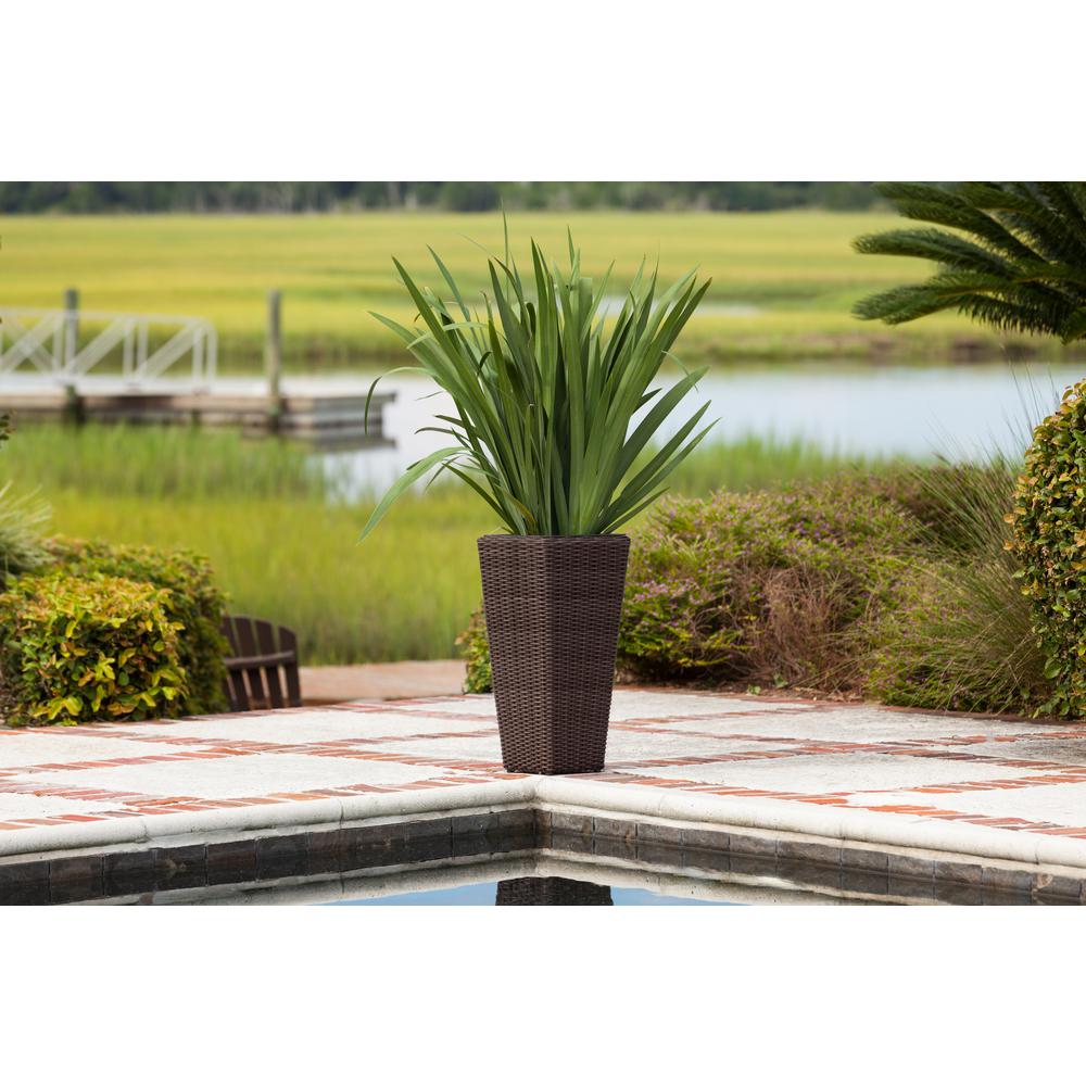 Alto 2-Piece Wicker Planter Set. Picture 10