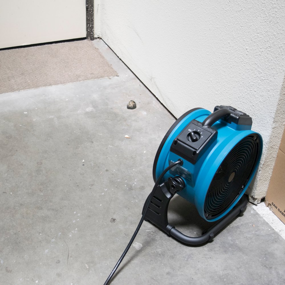 4 Speed 13" Ventilation Axial Air Mover, Blower, Fan with Built-in Power Outlets. Picture 12