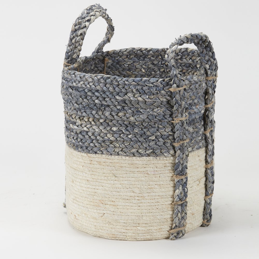 Blue and White Basket. Picture 1