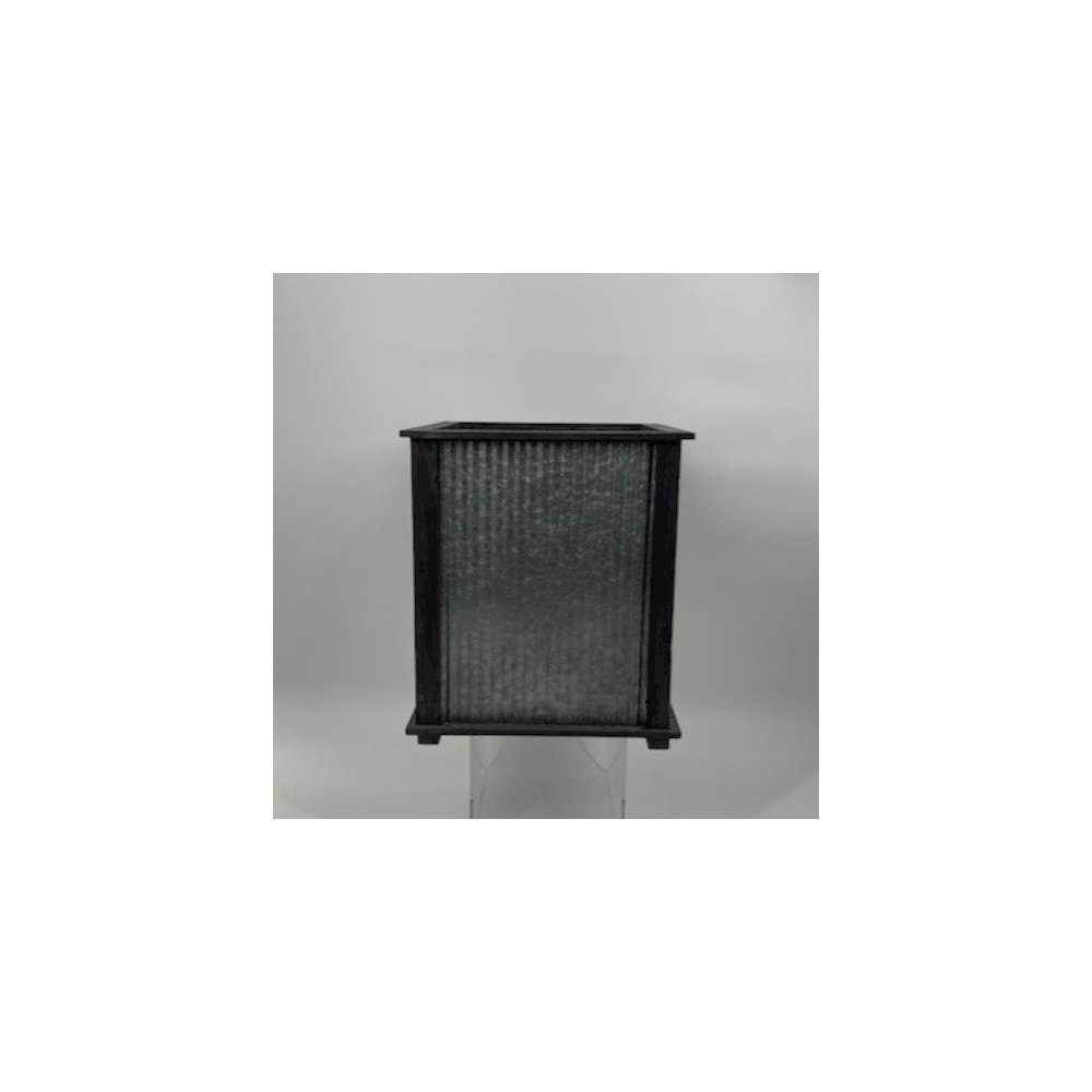 Wood and Metal Planter. Picture 1