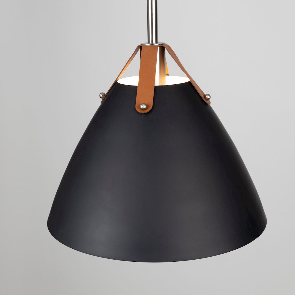 Tote Collection Floor Lamp, Black & Brass. Picture 4