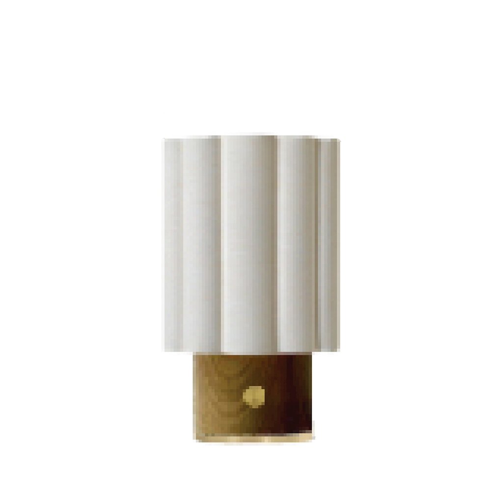 Scalloped Accent Table Lamp. Picture 1