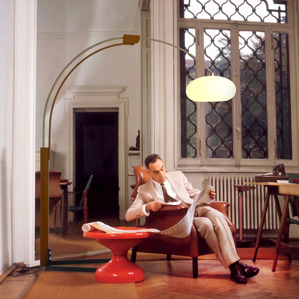 Original 1961 Morelli Arc Floor Lamp - Weathered Brass & Walnut. Picture 8