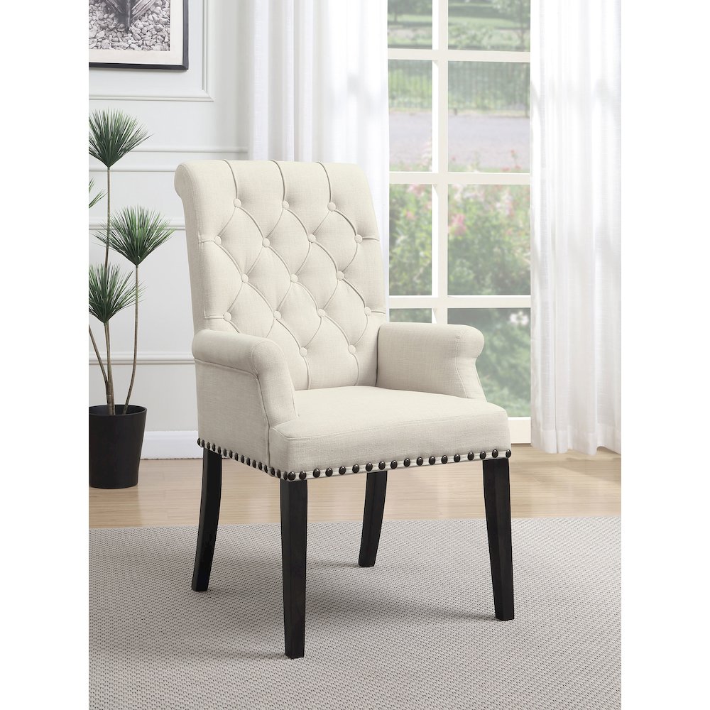 Traditional Tufted Upholstered Armchair. Picture 2