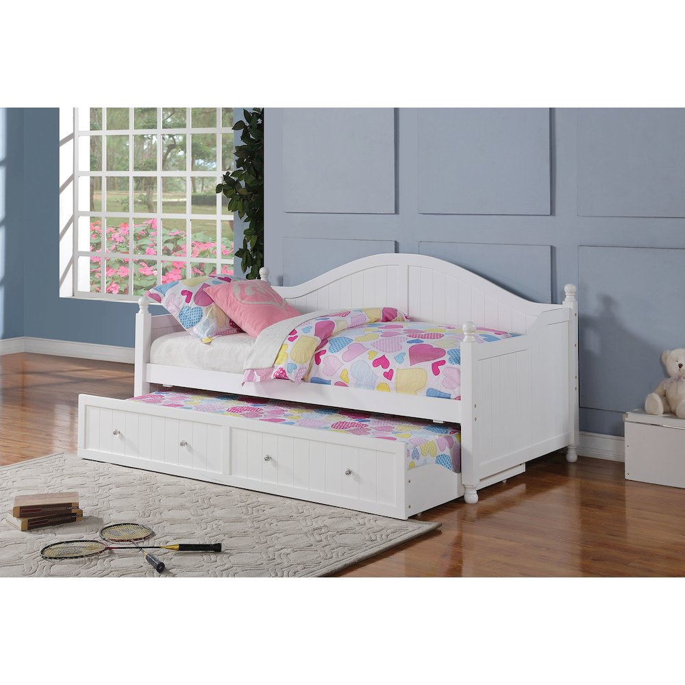 White Twin Daybed. Picture 2