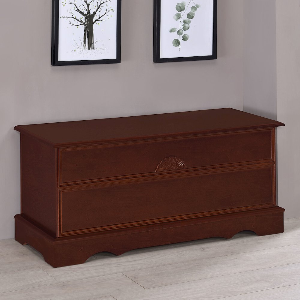 Cedar Chest. Picture 2