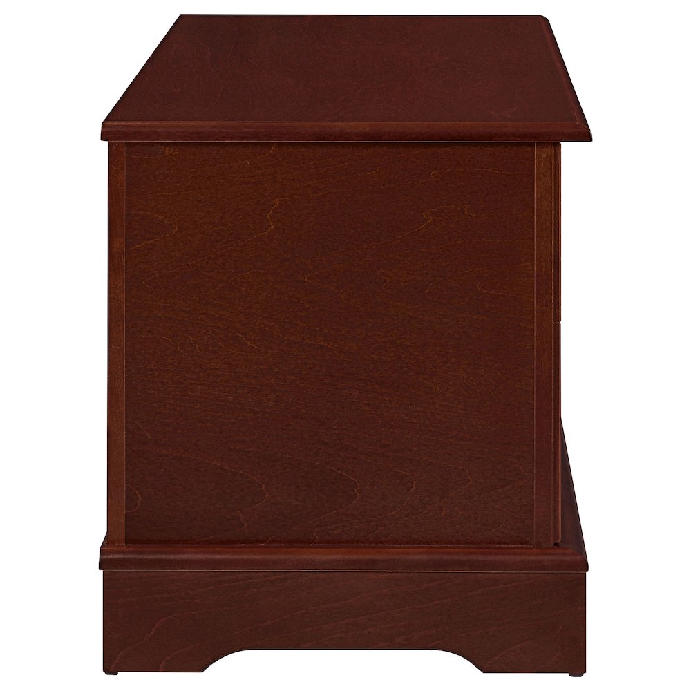 Cedar Chest. Picture 11