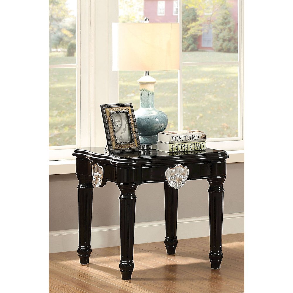 Black End Table with Turned Legs. Picture 2