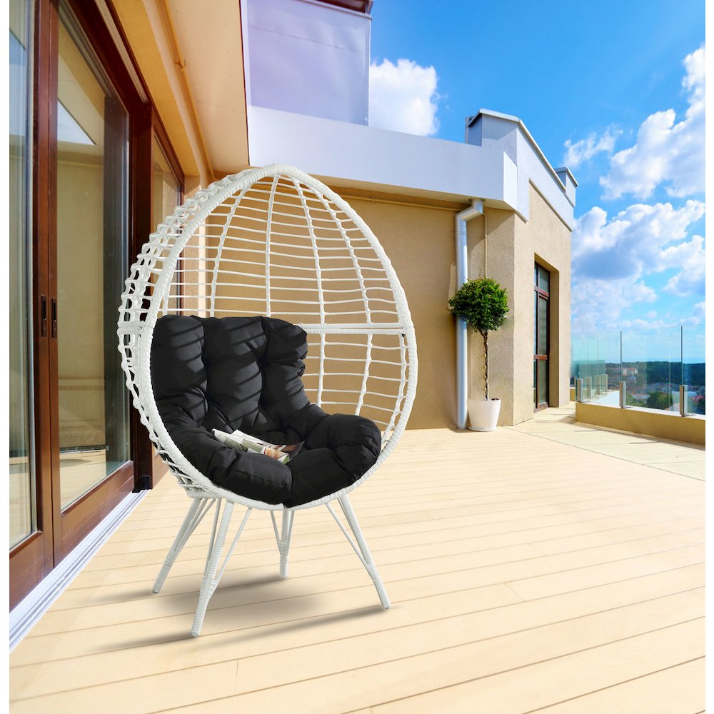Black and White Patio Chair with Removable Cushion. Picture 5