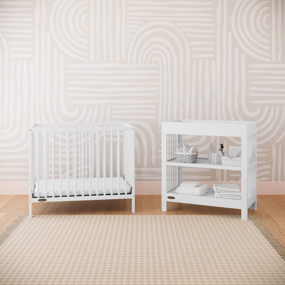 Graco Teddi 4-in-1 Convertible Mini Crib - White. Picture 2