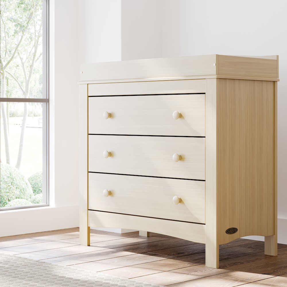 Graco Noah 3 Drawer Chest with Changing Topper (Driftwood). Picture 2