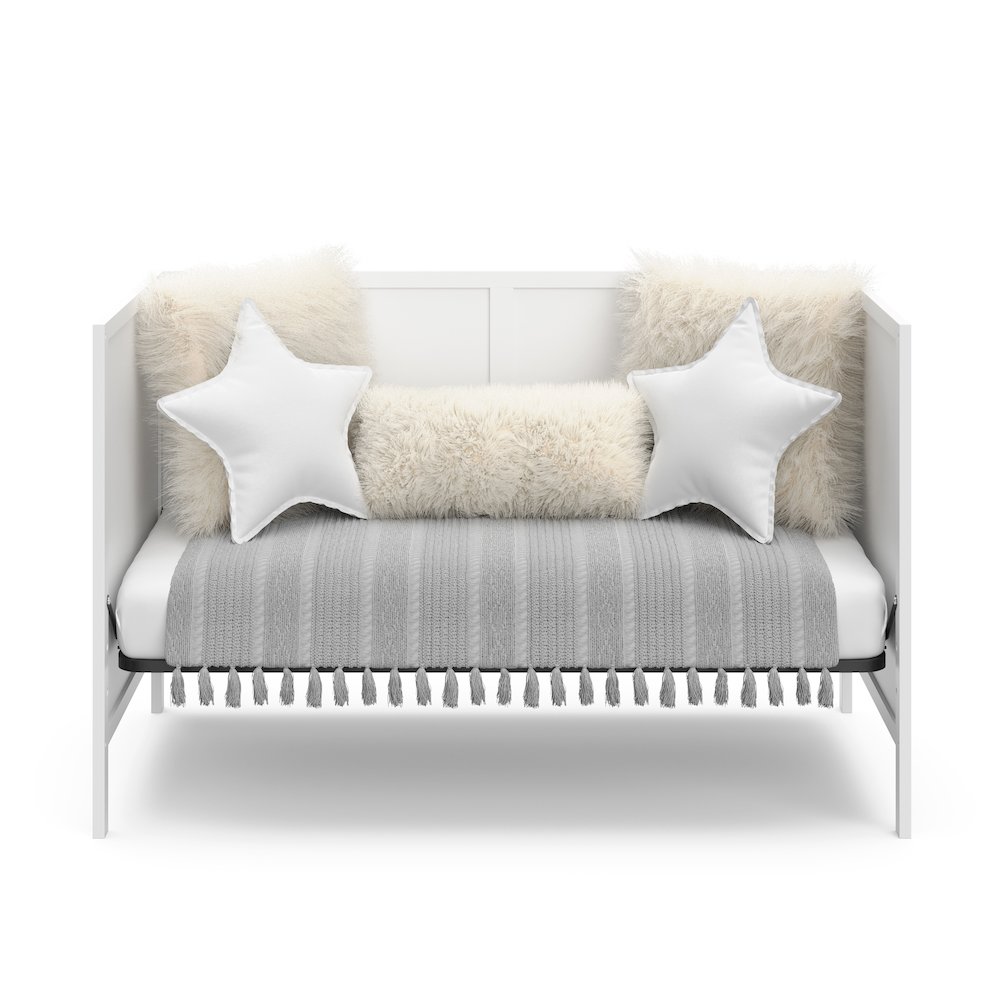 Graco Theo 3-in-1 Convertible Crib - White. Picture 5