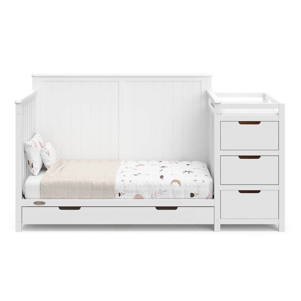 Graco Hadley 5-in-1 Convertible Crib and Changer with Drawer (White). Picture 6