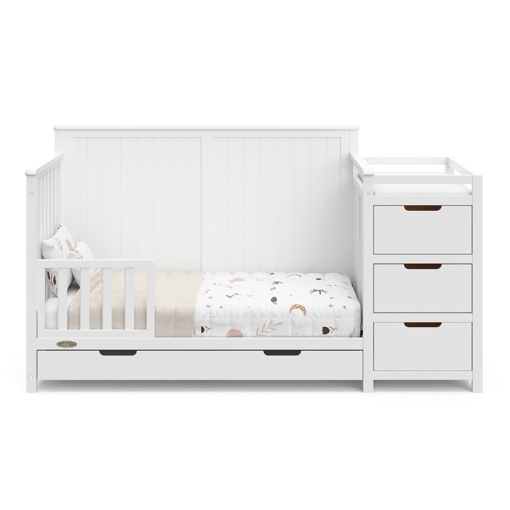 Graco Hadley 5-in-1 Convertible Crib and Changer with Drawer (White). Picture 7